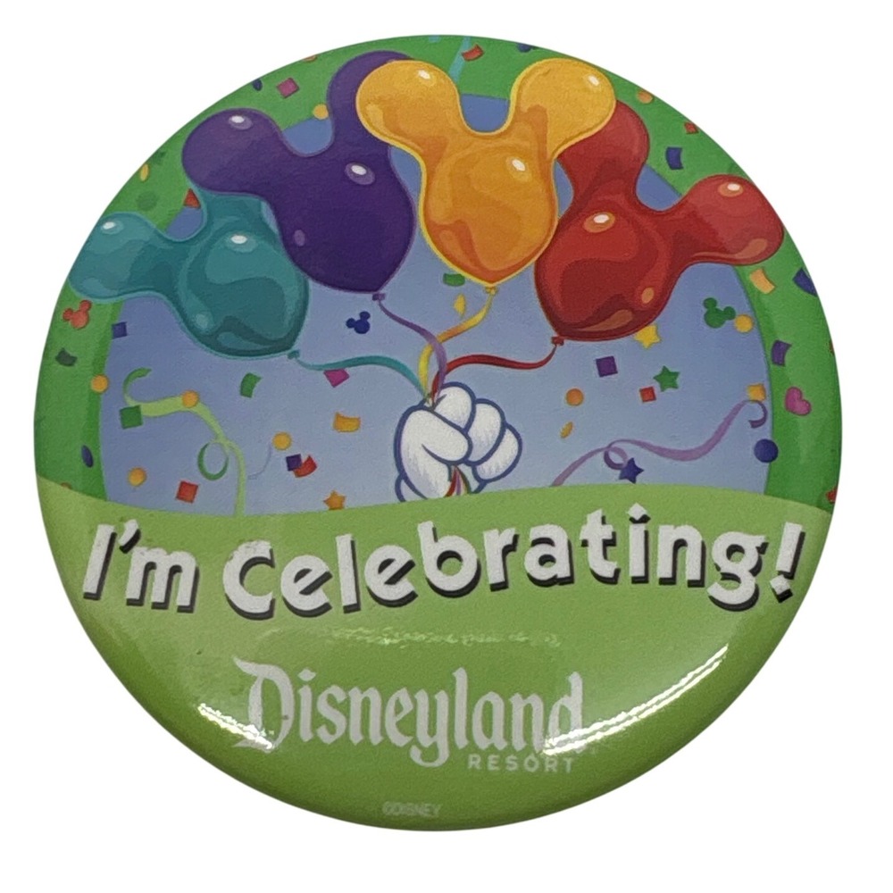 Disneyland I'm Celebrating Button Pin Mickey Mouse Balloons Souvenir‎ Resort